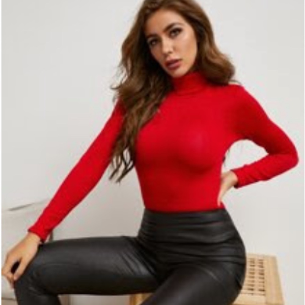 RED TURTLE NECK